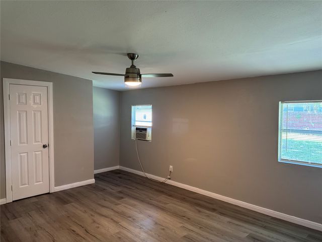 2218 N Farola Drive, Dallas, TX 75228