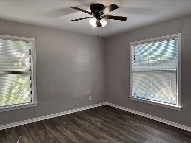 2218 N Farola Drive, Dallas, TX 75228