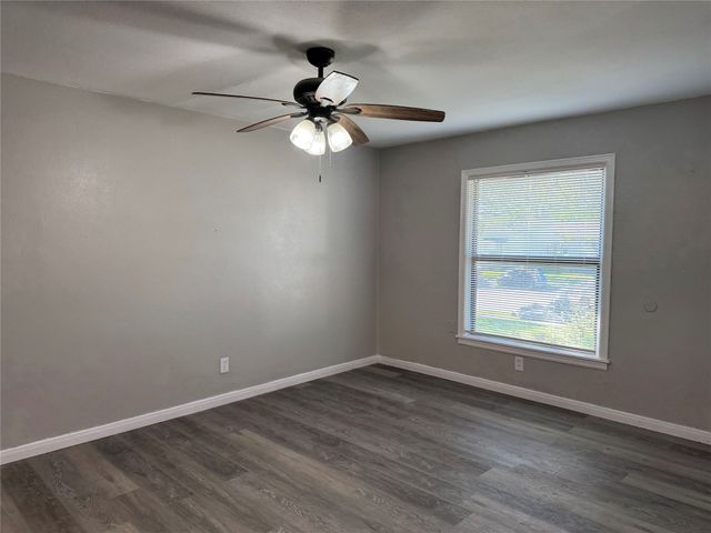 2218 N Farola Drive, Dallas, TX 75228