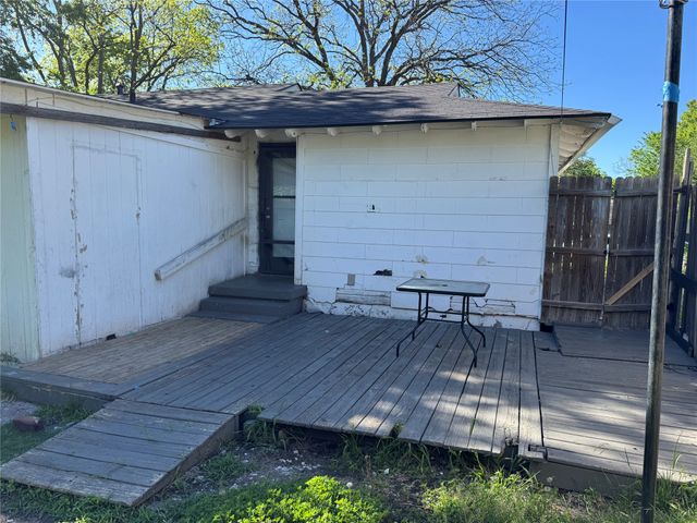 2218 N Farola Drive, Dallas, TX 75228