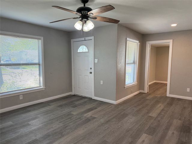 2218 N Farola Drive, Dallas, TX 75228