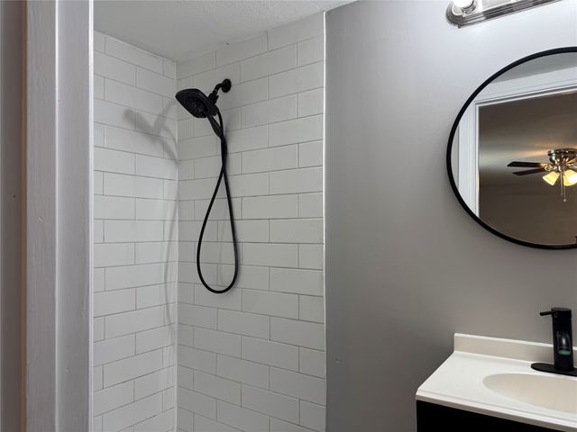 2218 N Farola Drive, Dallas, TX 75228