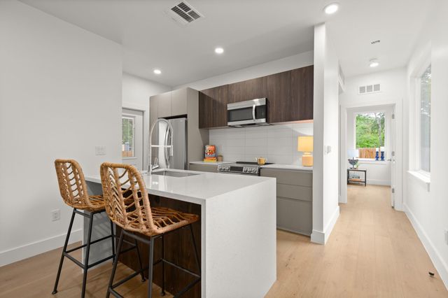 403 MIDDLE LN B, Austin, TX 78753