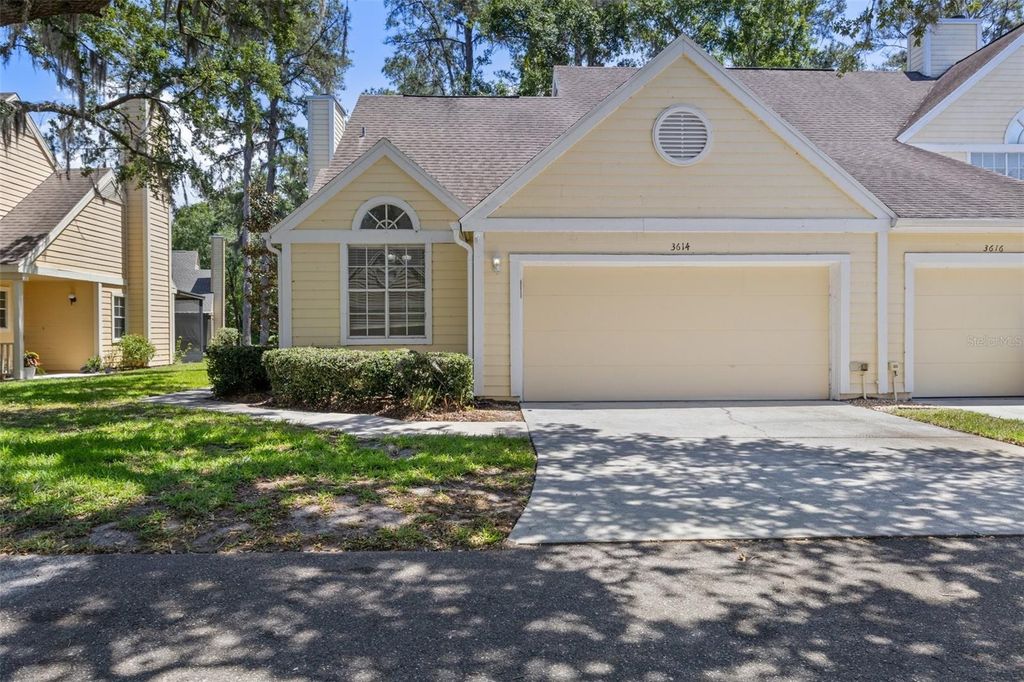 Image 1 of property listing at 3614 PINE KNOT DRIVE 3614, Valrico, FL 33596