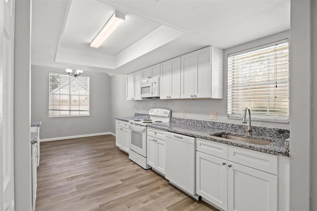 Image 2 of property listing at 3614 PINE KNOT DRIVE 3614, Valrico, FL 33596