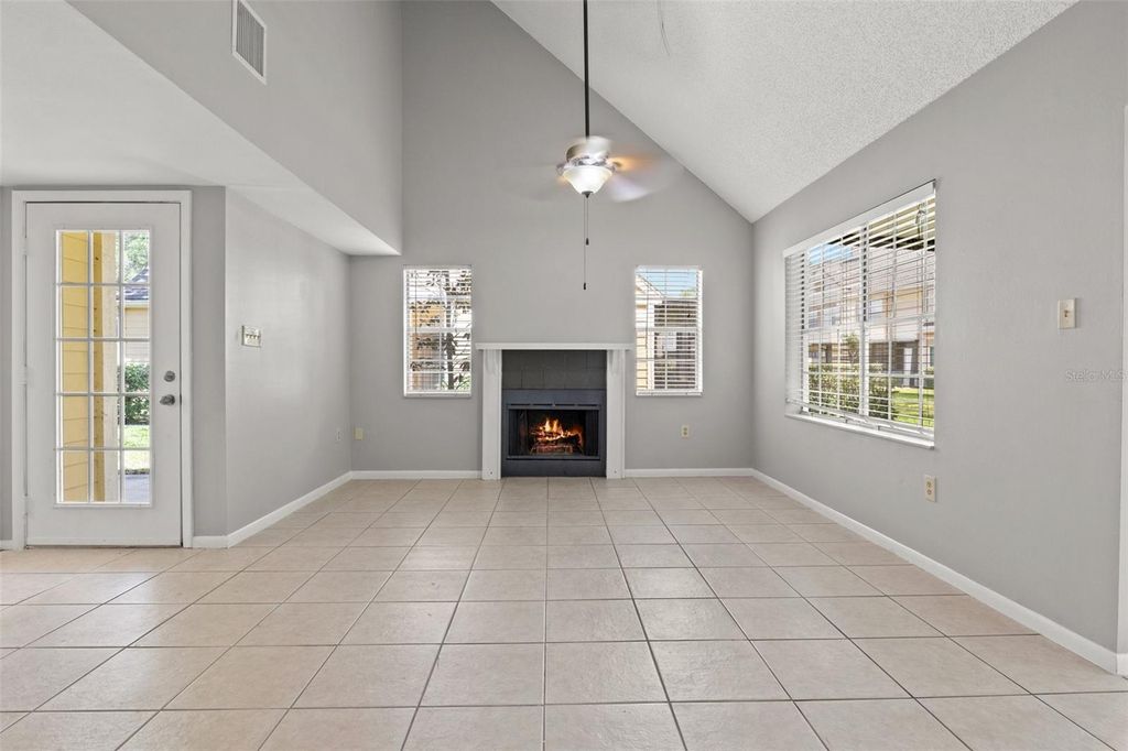 Image 5 of property listing at 3614 PINE KNOT DRIVE 3614, Valrico, FL 33596