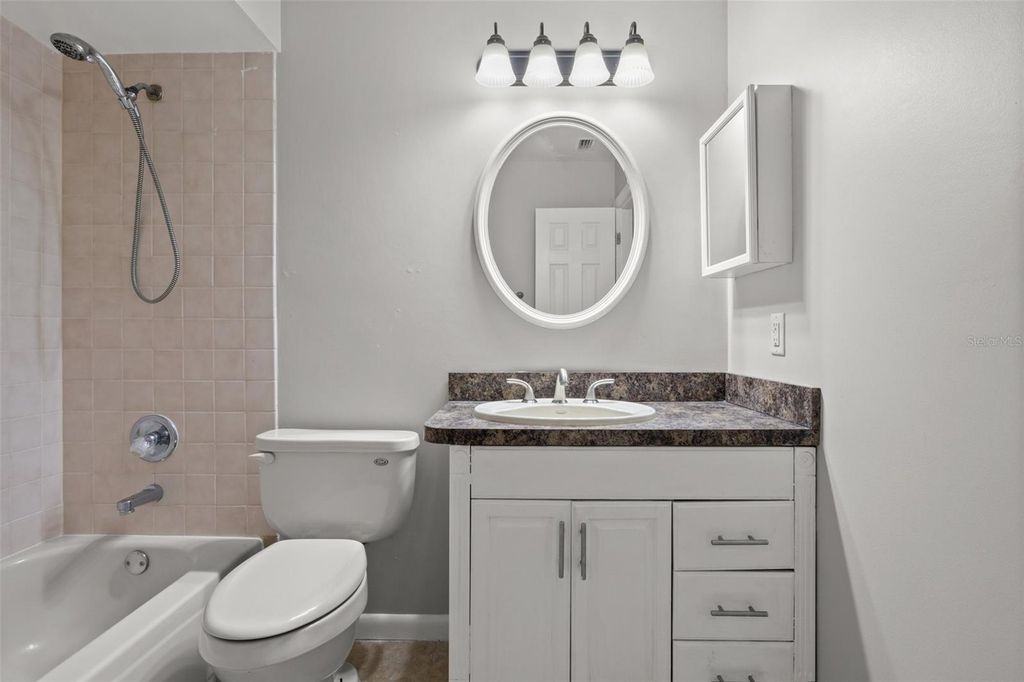 Image 7 of property listing at 3614 PINE KNOT DRIVE 3614, Valrico, FL 33596