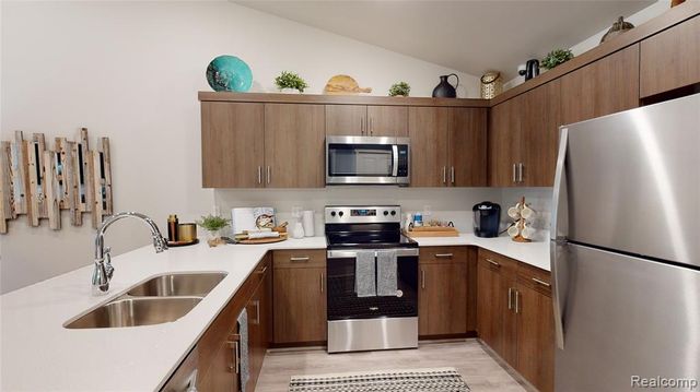 20930 Lyon 17, Macomb, MI 48042