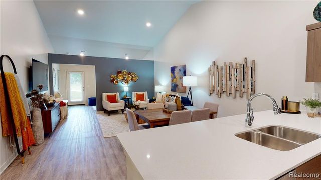 20930 Lyon 17, Macomb, MI 48042