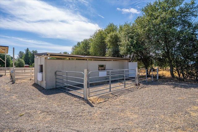 5521 Churn Crk Road, Redding, CA 96002