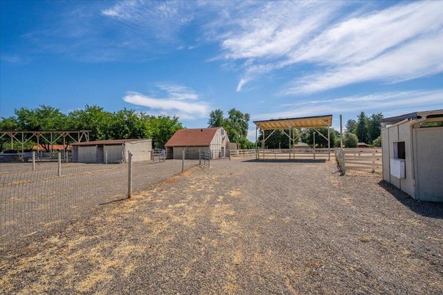 5521 Churn Crk Road, Redding, CA 96002