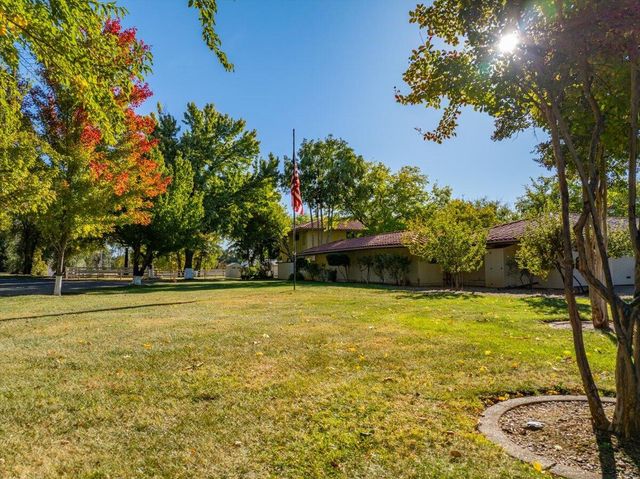 5521 Churn Crk Road, Redding, CA 96002