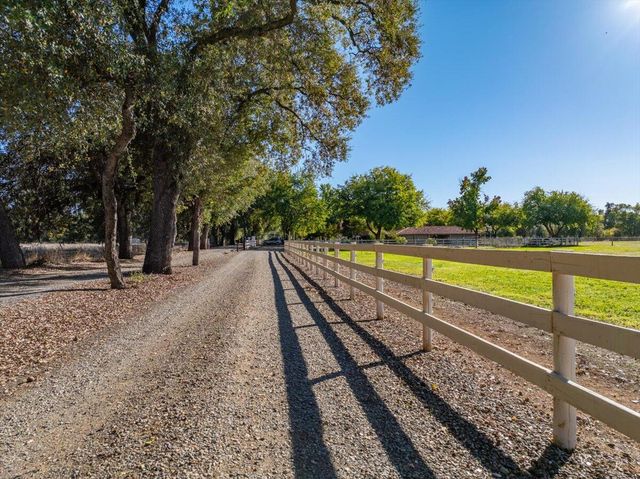 5521 Churn Crk Road, Redding, CA 96002