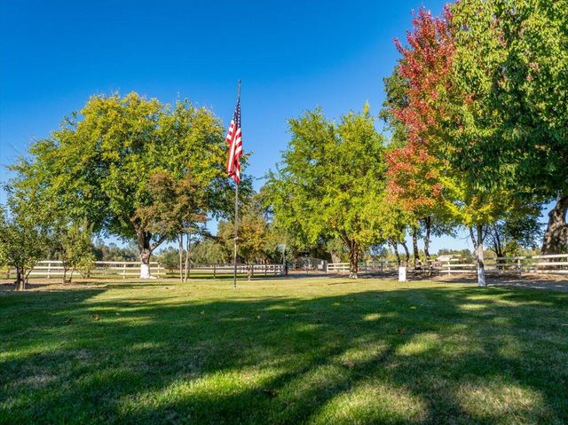 5521 Churn Crk Road, Redding, CA 96002