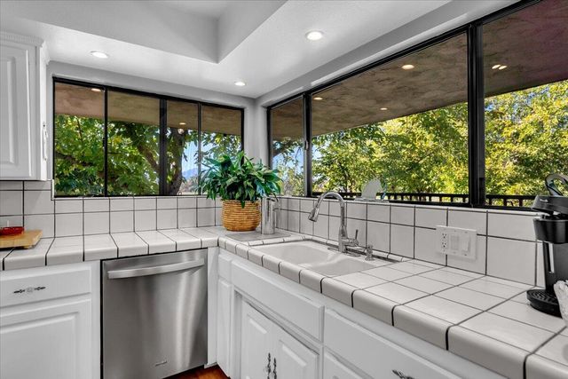 5521 Churn Crk Road, Redding, CA 96002