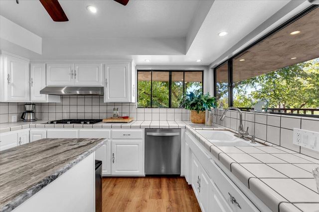 5521 Churn Crk Road, Redding, CA 96002