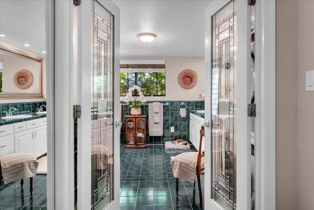 5521 Churn Crk Road, Redding, CA 96002