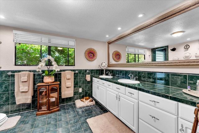 5521 Churn Crk Road, Redding, CA 96002