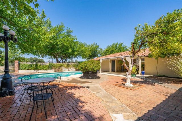 5521 Churn Crk Road, Redding, CA 96002