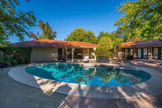 5521 Churn Crk Road, Redding, CA 96002