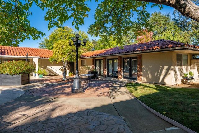 5521 Churn Crk Road, Redding, CA 96002