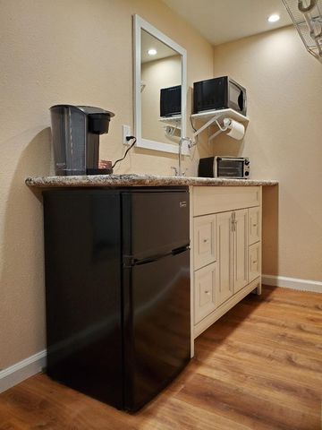 5521 Churn Crk Road, Redding, CA 96002