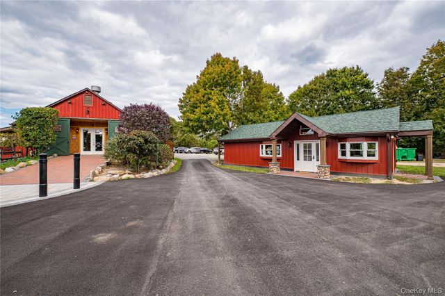 2746 Sound Avenue, Riverhead, NY 11901