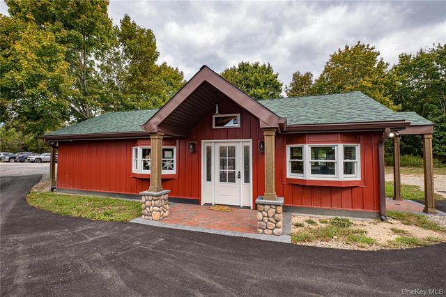 2746 Sound Avenue, Riverhead, NY 11901