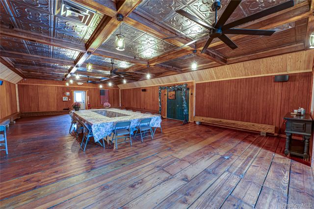 2746 Sound Avenue, Riverhead, NY 11901