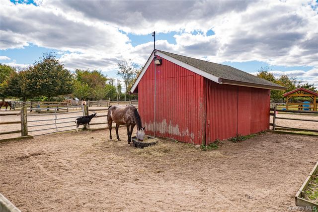 2746 Sound Avenue, Riverhead, NY 11901