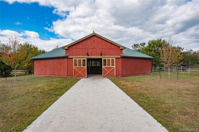 2746 Sound Avenue, Riverhead, NY 11901