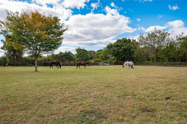 2746 Sound Avenue, Riverhead, NY 11901