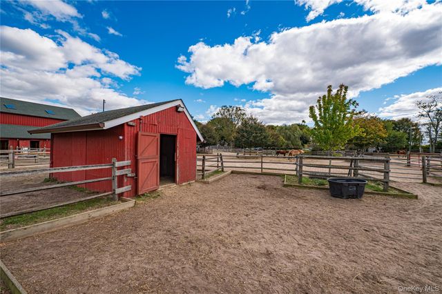 2746 Sound Avenue, Riverhead, NY 11901