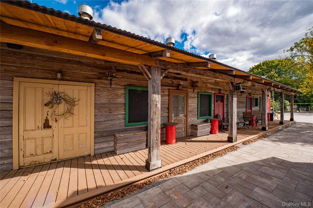 2746 Sound Avenue, Riverhead, NY 11901