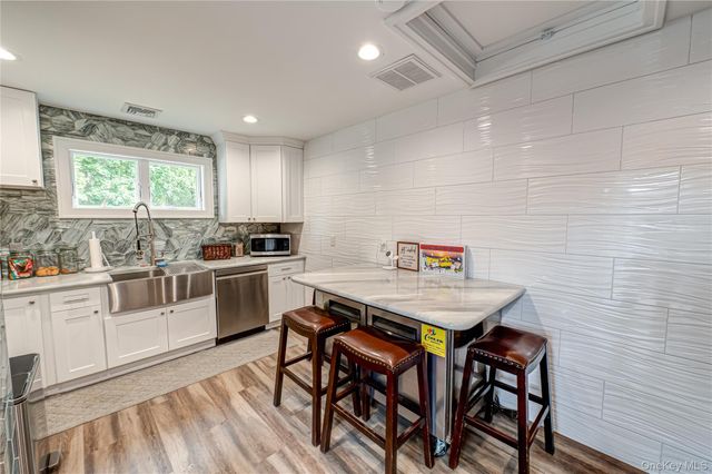 2746 Sound Avenue, Riverhead, NY 11901