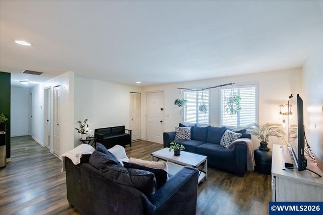 1475 Seattle Slew Dr SE, Salem, OR 97317