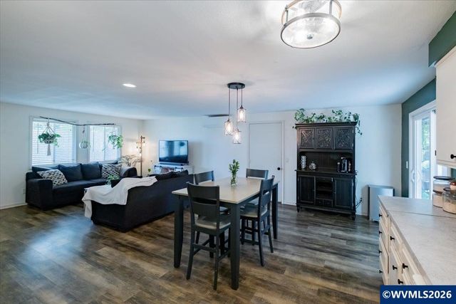 1475 Seattle Slew Dr SE, Salem, OR 97317
