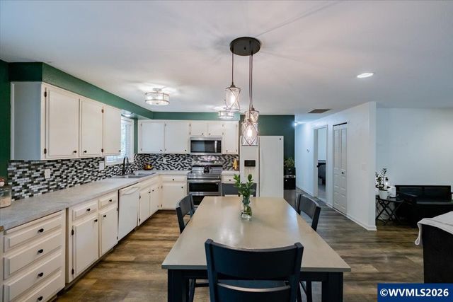 1475 Seattle Slew Dr SE, Salem, OR 97317