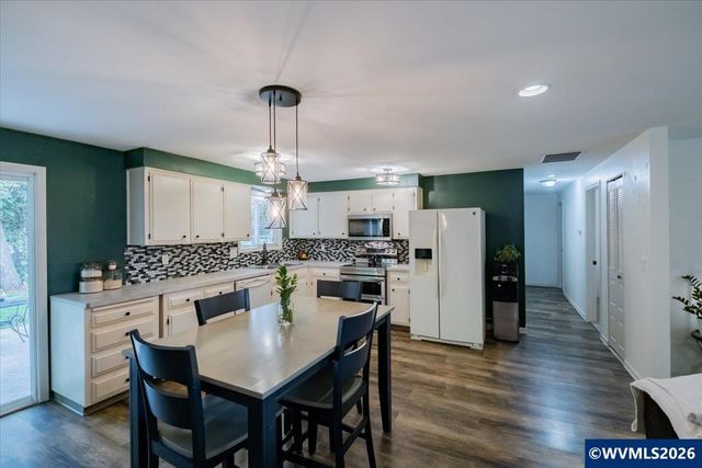 1475 Seattle Slew Dr SE, Salem, OR 97317