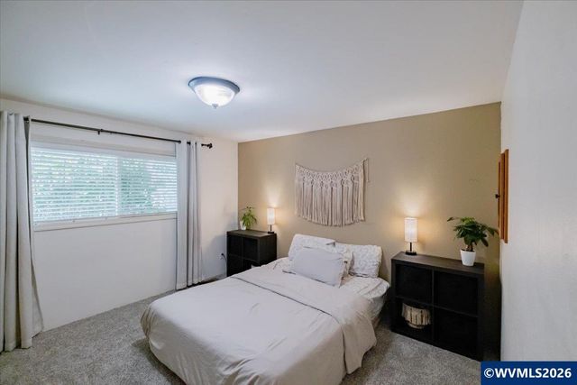 1475 Seattle Slew Dr SE, Salem, OR 97317