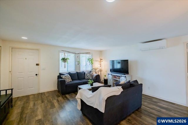 1475 Seattle Slew Dr SE, Salem, OR 97317