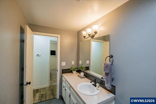 1475 Seattle Slew Dr SE, Salem, OR 97317