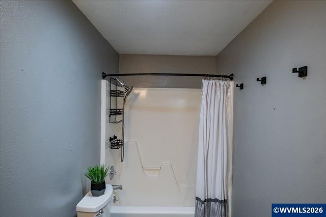 1475 Seattle Slew Dr SE, Salem, OR 97317