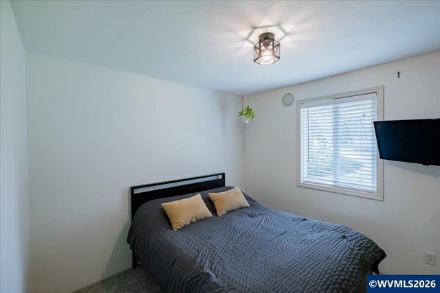 1475 Seattle Slew Dr SE, Salem, OR 97317