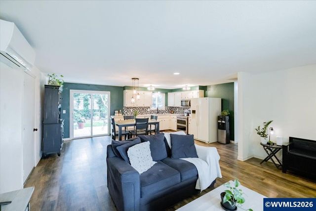 1475 Seattle Slew Dr SE, Salem, OR 97317