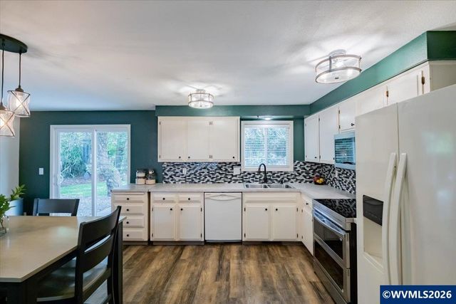 1475 Seattle Slew Dr SE, Salem, OR 97317