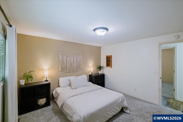 1475 Seattle Slew Dr SE, Salem, OR 97317