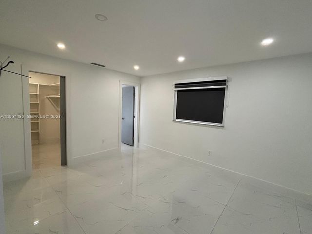 8460 NW 21st St, Sunrise, FL 33322