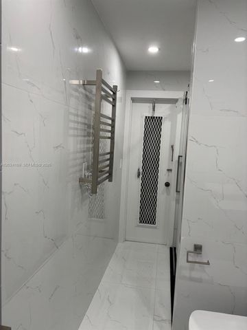 8460 NW 21st St, Sunrise, FL 33322