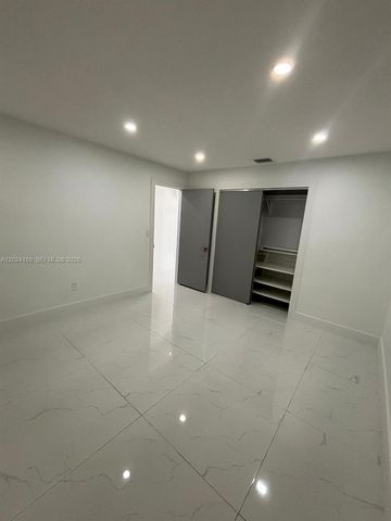 8460 NW 21st St, Sunrise, FL 33322